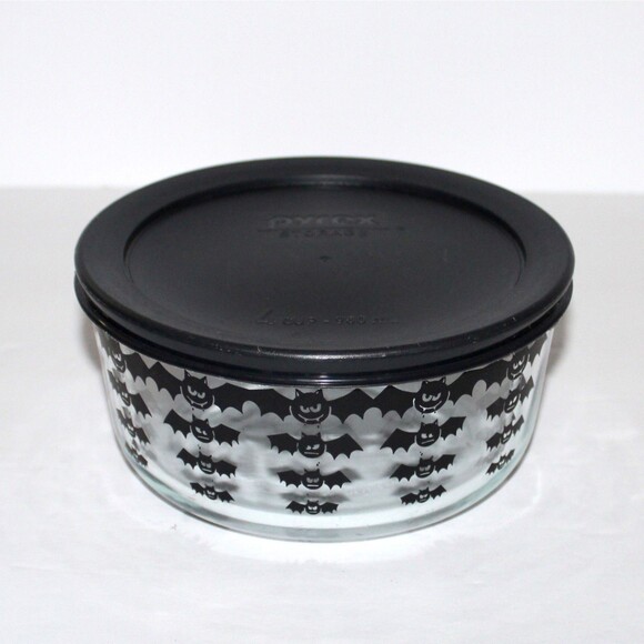 Pyrex Other - Pyrex Halloween Black Bats 1 Qt glass storage container with lid